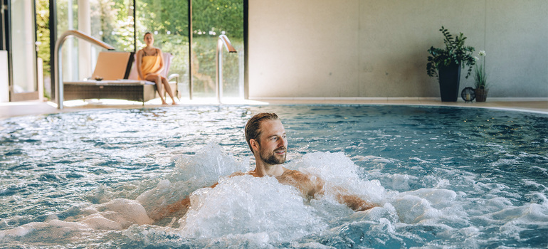 LI_Imageshooting_Mai26_TatjanaVogt_Sunset-Spa_Panorama-Hallenbad_577_1680x1200px_v2